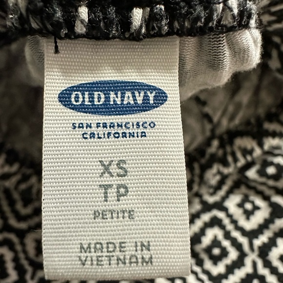 Old Navy Black and White Geometric Patterned Maxi Dress size xs - Picture 2 of 2